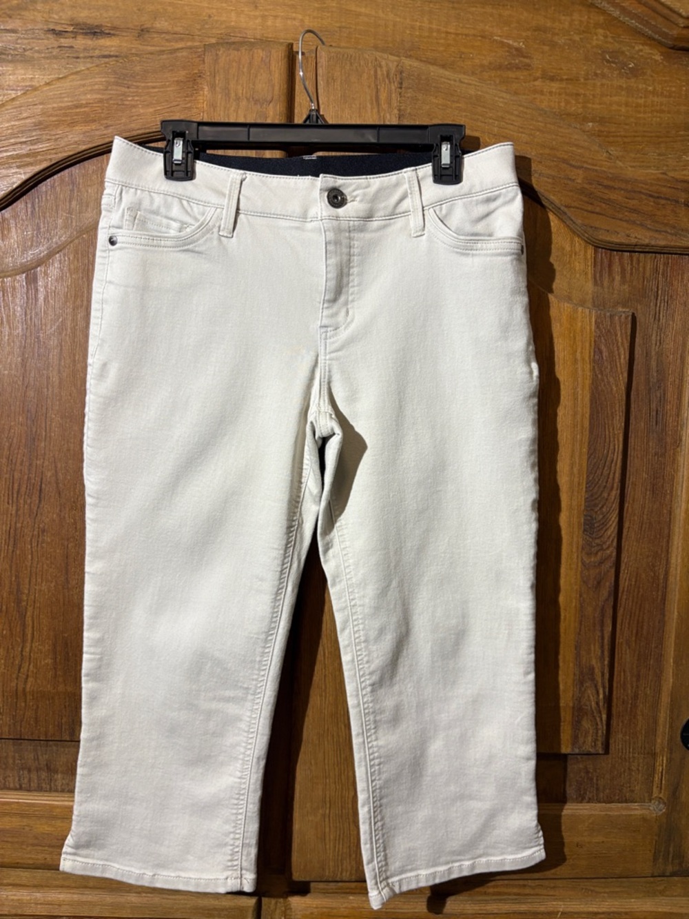 Liz Claiborne Off-White Crop Capri Pants
